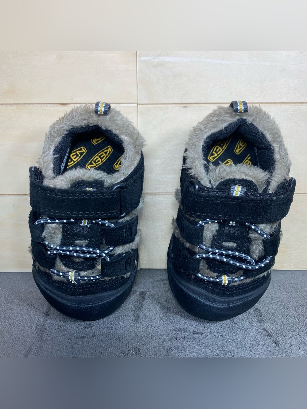 Keen Newport H2 Sandals Black Suede Infant Size 5 Baby Shoes Faux Fur Trim - Picture 8 of 11